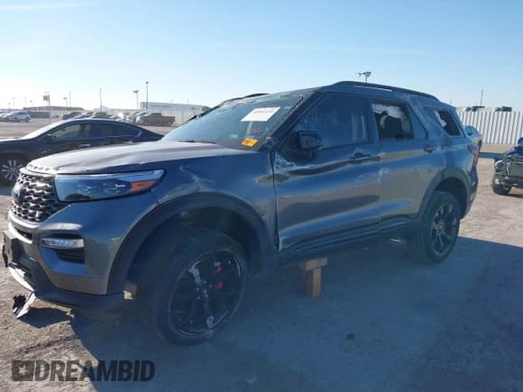 ✅ 2023 Ford Explorer ST • VIN: 1FM5K8GCXPGC06468 • Lot: 40992414. Wystawiony na IAAI z przebiegiem 8 678 mil. Bezpłatny archiwum sprzedaży aukcyjnych z USA i szczegółowy raport historii pojazdu na DreamBid. Zdjęcie 13.