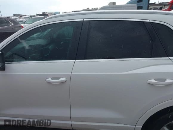 ✅ 2020 Audi Q3 Premium • VIN: WA1AECF34L1030460 • Lot: 42887309. Listed on IAAI with 95,592 mi. Free auction sales archive from the USA and detailed vehicle history report at DreamBid. Image 14.