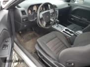 ✅ 2010 Dodge Challenger SE • VIN: 2B3CJ4DV6AH241163 • Lot: 88296325. Wystawiony na Copart z przebiegiem Nie podano. Bezpłatny archiwum sprzedaży aukcyjnych z USA i szczegółowy raport historii pojazdu na DreamBid. Zdjęcie 8.