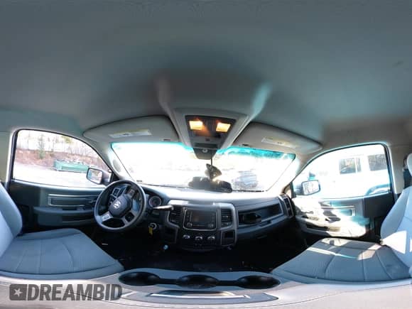 2015 Ram 1500 Express z VIN 3C6JR6AT8FG574458, wystawiony jako IAAI lot #43334806 z przebiegiem 67 164 mil mil oraz . Historia ofert i sprzedaży dostępna na DreamBid. Obrazek 18.