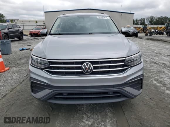 ✅ 2022 Volkswagen Tiguan S • VIN: 3VV0B7AX2NM141267 • Lot: 67865815. Wystawiony na Copart z przebiegiem 64 146 mil. Bezpłatny archiwum sprzedaży aukcyjnych z USA i szczegółowy raport historii pojazdu na DreamBid. Zdjęcie 5.