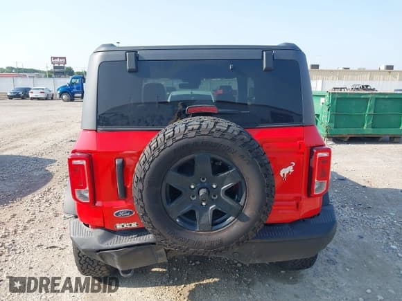 ✅ 2024 Ford Bronco Black Diamond • VIN: 1FMDE1AH2RLA68353 • Lot: 42408439. Wystawiony na IAAI z przebiegiem 10 653 mil. Bezpłatny archiwum sprzedaży aukcyjnych z USA i szczegółowy raport historii pojazdu na DreamBid. Zdjęcie 16.