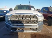 ✅ 2019 Ram 2500 Tradesman • VIN: 3C6UR5HJ0KG551410 • Lot: 43595939. Wystawiony na IAAI z przebiegiem 118 224 mil. Bezpłatny archiwum sprzedaży aukcyjnych z USA i szczegółowy raport historii pojazdu na DreamBid. Zdjęcie 11.