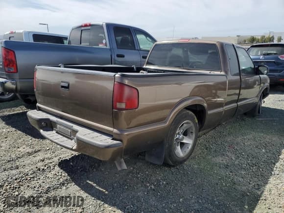 ✅ 2003 Chevrolet S-10 LS • VIN: 1GCCS19X038106564 • Лот: 46473045. Опубликован ранее на Copart с пробегом 159 955 миль. Бесплатный доступ к архиву аукционных продаж из США и подробный отчёт об истории автомобиля на DreamBid. Изображение 3.