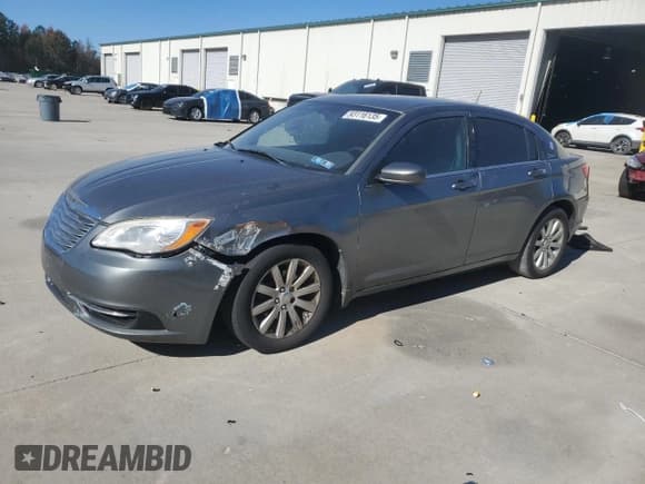 ✅ 2012 Chrysler 200 Touring • VIN: 1C3CCBBB3CN117615 • Lot: 93116135. Wystawiony na Copart z przebiegiem 208 614 mil. Bezpłatny archiwum sprzedaży aukcyjnych z USA i szczegółowy raport historii pojazdu na DreamBid. Zdjęcie 1.