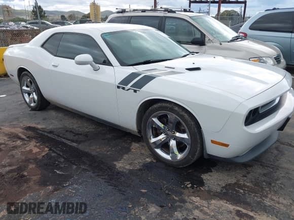 ✅ 2013 Dodge Challenger R/T Classic • VIN: 2C3CDYBTXDH528223 • Lot: 43759702. Wystawiony na IAAI z przebiegiem 203 806 mil. Bezpłatny archiwum sprzedaży aukcyjnych z USA i szczegółowy raport historii pojazdu na DreamBid. Zdjęcie 1.