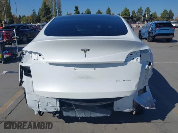 ✅ 2023 Tesla Model Y Long Range • VIN: 7SAYGDEEXPF899328 • Лот: 43584602. Опубликован ранее на IAAI с пробегом 26 098 миль. Бесплатный доступ к архиву аукционных продаж из США и подробный отчёт об истории автомобиля на DreamBid. Изображение 17.