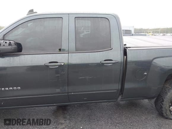 ✅ 2019 Chevrolet Silverado 1500 LT • VIN: 2GCRCPEC3K1136169 • Lot: 43514088. Wystawiony na IAAI z przebiegiem 110 510 mil. Bezpłatny archiwum sprzedaży aukcyjnych z USA i szczegółowy raport historii pojazdu na DreamBid. Zdjęcie 17.