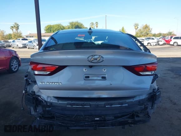 ✅ 2017 Hyundai Elantra SE • VIN: 5NPD84LF3HH040881 • Lot: 43450542. Listed on IAAI with 206,593 mi. Free auction sales archive from the USA and detailed vehicle history report at DreamBid. Image 15.