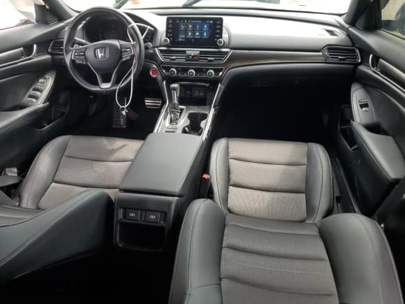 ✅ 2022 Honda Accord Sport • VIN: 1HGCV1F33NA025757 • Lot: 81051595. Wystawiony na Copart z przebiegiem 70 127 mil. Bezpłatny archiwum sprzedaży aukcyjnych z USA i szczegółowy raport historii pojazdu na DreamBid. Zdjęcie 8.