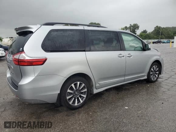 ✅ 2019 Toyota Sienna XLE • VIN: 5TDDZ3DC9KS227779 • Lot: 65331645. Wystawiony na Copart z przebiegiem 87 610 mil. Bezpłatny archiwum sprzedaży aukcyjnych z USA i szczegółowy raport historii pojazdu na DreamBid. Zdjęcie 3.