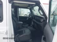 ✅ 2023 Jeep Gladiator High Altitude • VIN: 1C6HJTFG8PL553372 • Лот: 42900480. Опубликован ранее на IAAI с пробегом 14 725 миль. Бесплатный доступ к архиву аукционных продаж из США и подробный отчёт об истории автомобиля на DreamBid. Изображение 5.