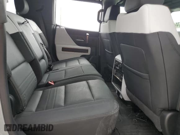 ✅ 2024 GMC Hummer EV 2X • VIN: 1GKB0NDE3RU110966 • Лот: 79210474. Опубликован ранее на Copart с пробегом 3 569 миль. Бесплатный доступ к архиву аукционных продаж из США и подробный отчёт об истории автомобиля на DreamBid. Изображение 11.