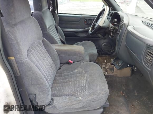 ✅ 2000 Chevrolet S-10 LS • VIN: 1GCCS1444Y8124683 • Лот: 42253458. Опубликован ранее на IAAI с пробегом 265 741 миль. Бесплатный доступ к архиву аукционных продаж из США и подробный отчёт об истории автомобиля на DreamBid. Изображение 5.