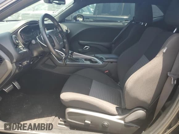 ✅ 2022 Dodge Challenger R/T • VIN: 2C3CDZBT0NH200025 • Lot: 57020204. Wystawiony na Copart z przebiegiem 15 731 mil. Bezpłatny archiwum sprzedaży aukcyjnych z USA i szczegółowy raport historii pojazdu na DreamBid. Zdjęcie 7.