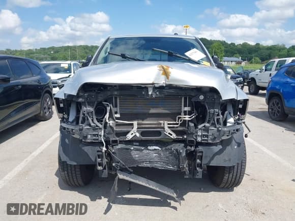 ✅ 2018 Ram 2500 SLT • VIN: 3C6UR5DL2JG300734 • Lot: 42277603. Listed on IAAI with 74,923 mi. Free auction sales archive from the USA and detailed vehicle history report at DreamBid. Image 12.