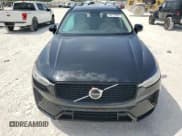 ✅ 2024 Volvo XC60 Core Dark Theme • VIN: YV4L12RK2R1761594 • Lot: 58273565. Wystawiony na Copart z przebiegiem 14 481 mil. Bezpłatny archiwum sprzedaży aukcyjnych z USA i szczegółowy raport historii pojazdu na DreamBid. Zdjęcie 5.