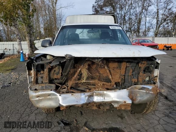 ✅ 2000 GMC Sierra 1500 SL • VIN: 1GTEC14V4YE900570 • Lot: 83921754. Listed on Copart with 93,620 mi. Free auction sales archive from the USA and detailed vehicle history report at DreamBid. Image 5.