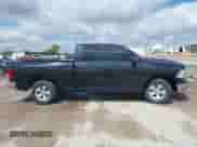 2019 Ram 1500 Tradesman z VIN 1C6RR6FT1KS712775, wystawiony jako IAAI lot #43279915 z przebiegiem 64 000 mil mil oraz . Historia ofert i sprzedaży dostępna na DreamBid. Obrazek 13.