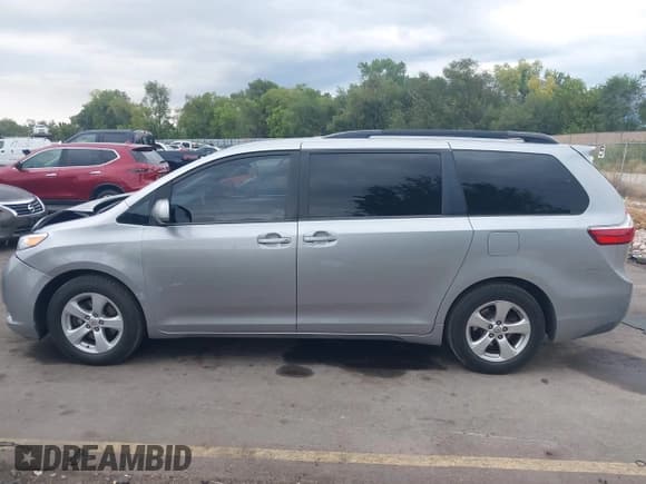 ✅ 2016 Toyota Sienna LE AAS • VIN: 5TDKK3DC8GS739598 • Lot: 43063181. Listed on IAAI with 143,303 mi. Free auction sales archive from the USA and detailed vehicle history report at DreamBid. Image 14.