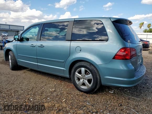 ✅ 2010 Volkswagen Routan SE • VIN: 2V4RW3D12AR174238 • Lot: 67325685. Listed on Copart with 102,362 mi. Free auction sales archive from the USA and detailed vehicle history report at DreamBid. Image 2.