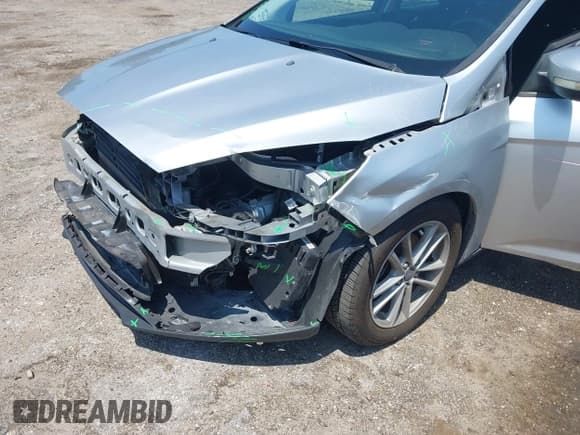 ✅ 2017 Ford Focus SE • VIN: 1FADP3F25HL304819 • Lot: 42197817. Listed on IAAI with 41,999 mi. Free auction sales archive from the USA and detailed vehicle history report at DreamBid. Image 6.