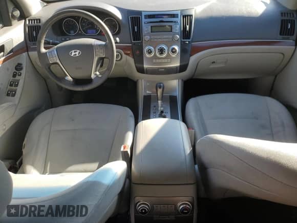 2011 Hyundai Veracruz GLS z VIN KM8NU4CC9BU175961, wystawiony jako Copart lot #84266404 z przebiegiem 217 692 mil mil oraz Szkoda całkowita • Salvage title. Historia ofert i sprzedaży dostępna na DreamBid. Obrazek 8.