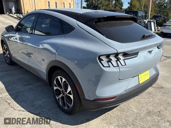 ✅ 2024 Ford Mustang Mach-E Select • VIN: 3FMTK1R4XRMA10527 • Лот: 87438025. Опубликован ранее на Copart с пробегом 2 675 миль. Бесплатный доступ к архиву аукционных продаж из США и подробный отчёт об истории автомобиля на DreamBid. Изображение 3.