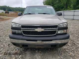 2006 Chevrolet Silverado 1500 Work Truck z VIN 3GCEK14X56G232594, wystawiony jako Copart lot #64507464 z przebiegiem 129 329 mil mil oraz Czysty tytuł • Clean title. Historia ofert i sprzedaży dostępna na DreamBid. Obrazek 5.