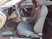 ✅ 2013 Hyundai Genesis Coupe 2.0T • VIN: KMHHT6KD3DU106398 • Lot: 61728265. Wystawiony na Copart z przebiegiem 115 266 mil. Bezpłatny archiwum sprzedaży aukcyjnych z USA i szczegółowy raport historii pojazdu na DreamBid. Zdjęcie 7.