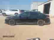 2019 Toyota Camry LE z VIN 4T1B11HK9KU725556, wystawiony jako IAAI lot #42922588 z przebiegiem 138 969 mil mil oraz . Historia ofert i sprzedaży dostępna na DreamBid. Obrazek 14.