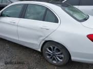 ✅ 2017 Mercedes-Benz C 300 • VIN: 55SWF4KB5HU232085 • Lot: 41852193. Wystawiony na IAAI z przebiegiem 32 651 mil. Bezpłatny archiwum sprzedaży aukcyjnych z USA i szczegółowy raport historii pojazdu na DreamBid. Zdjęcie 6.