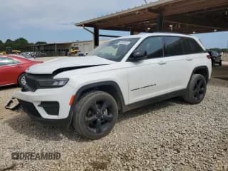 ✅ 2023 Jeep Grand Cherokee Altitude • VIN: 1C4RJGAG6PC587354 • Лот: 62698805. Опубликован ранее на Copart с пробегом 84 492 миль. Бесплатный доступ к архиву аукционных продаж из США и подробный отчёт об истории автомобиля на DreamBid. Изображение 1.