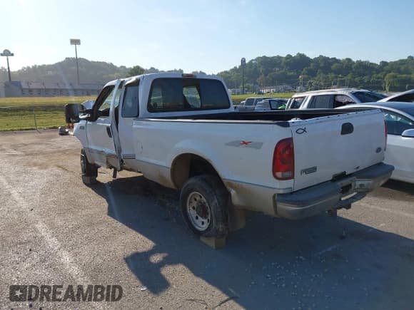 ✅ 1999 Ford F-250 XL • VIN: 1FTNX21F8XEA74702 • Lot: 43097148. Wystawiony na IAAI z przebiegiem 144 963 mil. Bezpłatny archiwum sprzedaży aukcyjnych z USA i szczegółowy raport historii pojazdu na DreamBid. Zdjęcie 3.