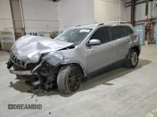✅ 2019 Jeep Cherokee Latitude • VIN: 1C4PJLCB0KD263689 • Lot: 92370365. Wystawiony na Copart z przebiegiem Nie podano. Bezpłatny archiwum sprzedaży aukcyjnych z USA i szczegółowy raport historii pojazdu na DreamBid. Zdjęcie 1.