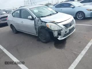 ✅ 2013 Nissan Versa SV • VIN: 3N1CN7AP8DL860937 • Лот: 43698617. Опубликован ранее на IAAI с пробегом 141 311 миль. Бесплатный доступ к архиву аукционных продаж из США и подробный отчёт об истории автомобиля на DreamBid. Изображение 1.