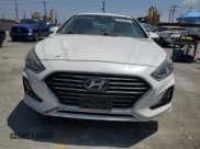 ✅ 2018 Hyundai Sonata SE • VIN: 5NPE24AF3JH700450 • Lot: 66043935. Wystawiony na Copart z przebiegiem Nie podano. Bezpłatny archiwum sprzedaży aukcyjnych z USA i szczegółowy raport historii pojazdu na DreamBid. Zdjęcie 5.