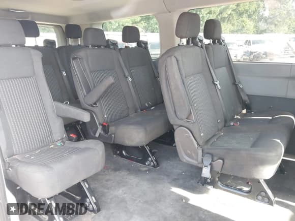 ✅ 2015 Ford Transit XL • VIN: 1FMZK1YM1FKB06349 • Lot: 42756713. Wystawiony na IAAI z przebiegiem 107 875 mil. Bezpłatny archiwum sprzedaży aukcyjnych z USA i szczegółowy raport historii pojazdu na DreamBid. Zdjęcie 8.