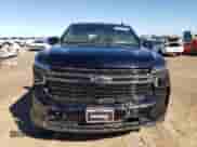 ✅ 2021 Chevrolet Suburban RST • VIN: 1GNSCEKD0MR320232 • Lot: 48489815. Wystawiony na Copart z przebiegiem 80 759 mil. Bezpłatny archiwum sprzedaży aukcyjnych z USA i szczegółowy raport historii pojazdu na DreamBid. Zdjęcie 5.