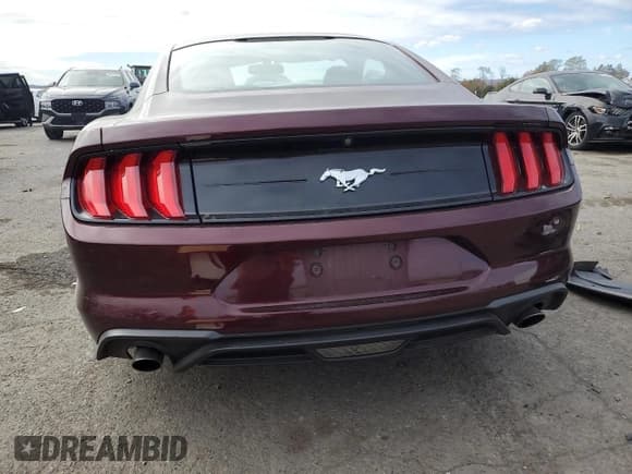 ✅ 2018 Ford Mustang EcoBoost • VIN: 1FA6P8TH4J5182446 • Lot: 90407765. Listed on Copart with 60,992 mi. Free auction sales archive from the USA and detailed vehicle history report at DreamBid. Image 6.