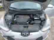 2012 Hyundai Veloster w/Gray Int z VIN KMHTC6AD5CU036042, wystawiony jako IAAI lot #42423678 z przebiegiem 132 909 mil mil oraz . Historia ofert i sprzedaży dostępna na DreamBid. Obrazek 10.