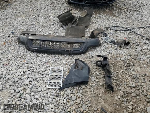 ✅ 2015 Jeep Grand Cherokee Laredo • VIN: 1C4RJFAG1FC649784 • Лот: 85930445. Опубликован ранее на Copart с пробегом 122 669 миль. Бесплатный доступ к архиву аукционных продаж из США и подробный отчёт об истории автомобиля на DreamBid. Изображение 13.