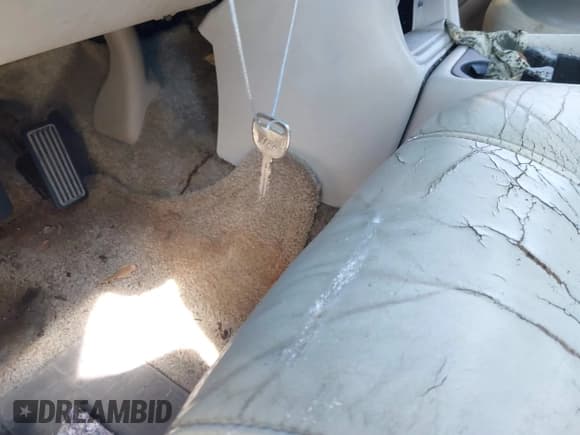 ✅ 2001 Chevrolet Tahoe LS • VIN: 1GNEC13T91R219486 • Lot: 41439329. Wystawiony na IAAI z przebiegiem 265 974 mil. Bezpłatny archiwum sprzedaży aukcyjnych z USA i szczegółowy raport historii pojazdu na DreamBid. Zdjęcie 11.