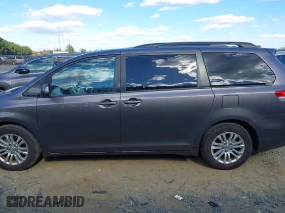 ✅ 2013 Toyota Sienna XLE AAS • VIN: 5TDYK3DC1DS400235 • Lot: 43493994. Listed on IAAI with 122,357 mi. Free auction sales archive from the USA and detailed vehicle history report at DreamBid. Image 14.