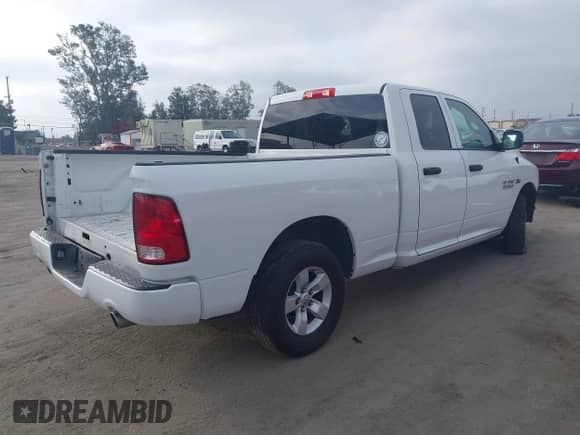 2018 Ram 1500 Tradesman z VIN 1C6RR6FT4JS188715, wystawiony jako IAAI lot #42540172 z przebiegiem 119 185 mil mil oraz . Historia ofert i sprzedaży dostępna na DreamBid. Obrazek 4.