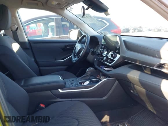 ✅ 2023 Toyota Highlander XSE • VIN: 5TDKDRBH9PS043795 • Lot: 43762218. Listed on IAAI with 40,059 mi. Free auction sales archive from the USA and detailed vehicle history report at DreamBid. Image 5.