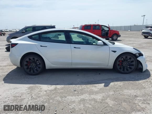 ✅ 2021 Tesla Model 3 Performance • VIN: 5YJ3E1EC8MF044388 • Lot: 41821892. Wystawiony na IAAI z przebiegiem Nie podano. Bezpłatny archiwum sprzedaży aukcyjnych z USA i szczegółowy raport historii pojazdu na DreamBid. Zdjęcie 12.
