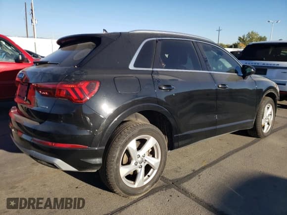 ✅ 2019 Audi Q3 Premium • VIN: WA1AECF32K1076724 • Lot: 63577832. Wystawiony na Copart z przebiegiem 32 644 mil. Bezpłatny archiwum sprzedaży aukcyjnych z USA i szczegółowy raport historii pojazdu na DreamBid. Zdjęcie 4.