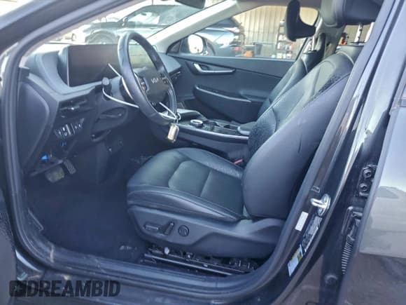 ✅ 2023 Kia EV6 Wind • VIN: KNDC34LA6P5610823 • Лот: 94217245. Опубликован ранее на Copart с пробегом 52 883 миль. Бесплатный доступ к архиву аукционных продаж из США и подробный отчёт об истории автомобиля на DreamBid. Изображение 7.