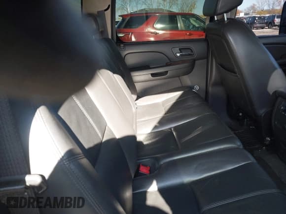 ✅ 2008 Chevrolet Silverado 2500HD LTZ • VIN: 1GCHK236X8F225687 • Lot: 43651853. Wystawiony na IAAI z przebiegiem 202 303 mil. Bezpłatny archiwum sprzedaży aukcyjnych z USA i szczegółowy raport historii pojazdu na DreamBid. Zdjęcie 8.